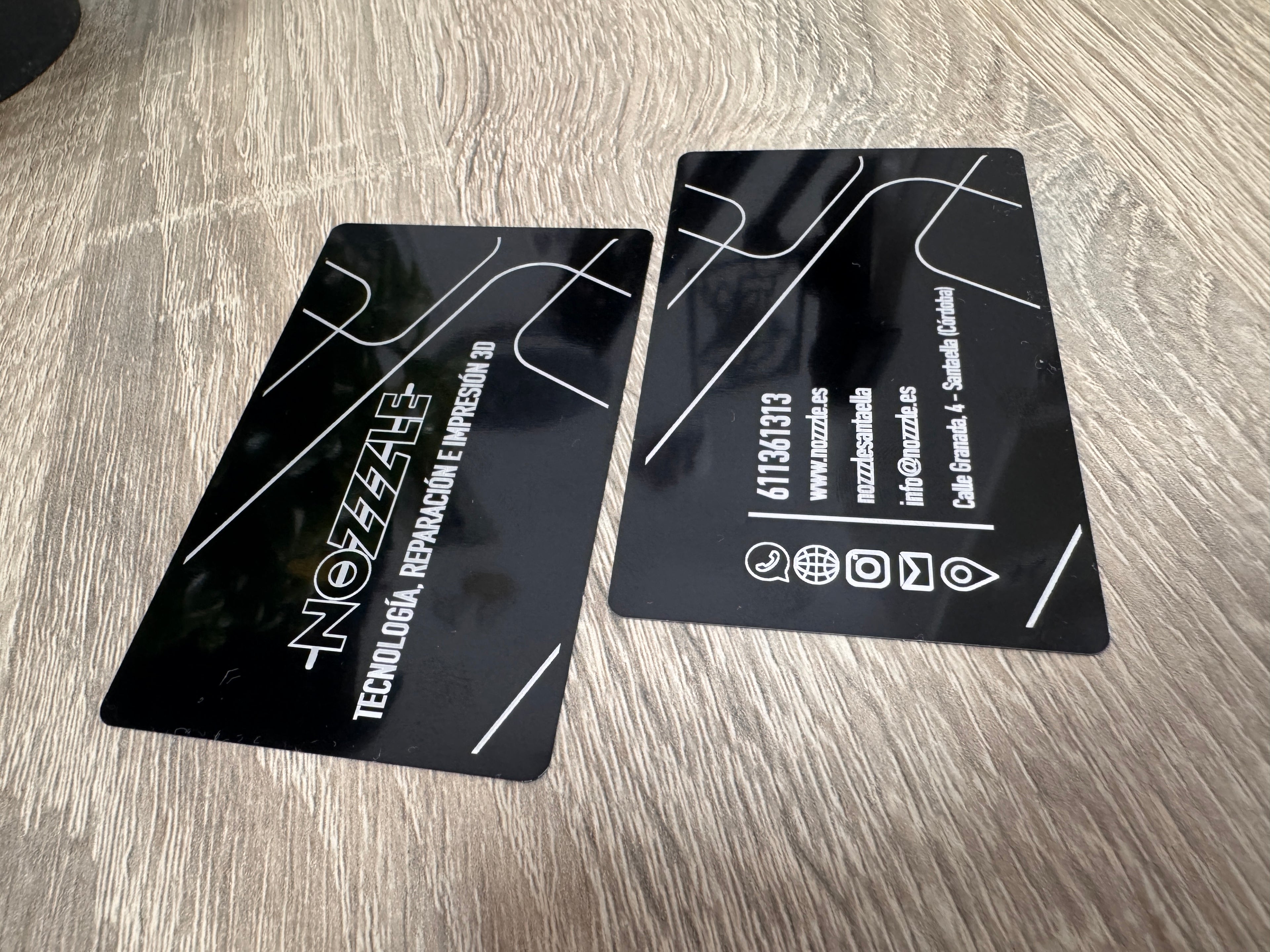 Tarjetas de visita metálicas personalizadas